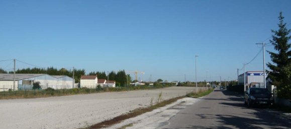  Land in Romilly-sur-Seine, France No. 94892 2