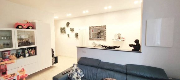 2 Schlafzimmer Haus in Prato, Italy, Nr. 41429 7