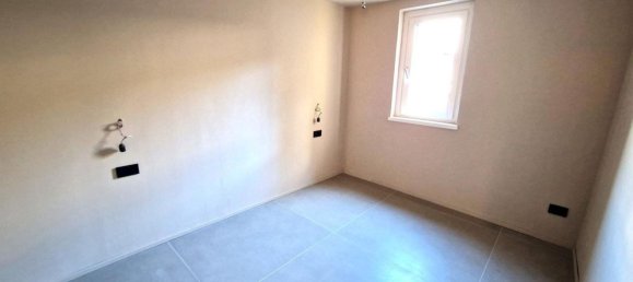 2-salle Appartement à Aosta, Italy No. 227784 16