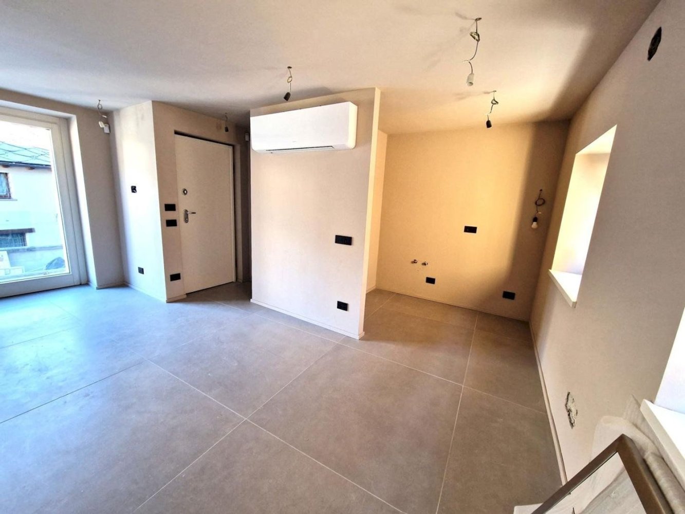 2-salle Appartement à Aosta, Italy No. 227784