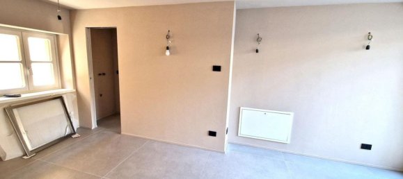 2-salle Appartement à Aosta, Italy No. 227784 5