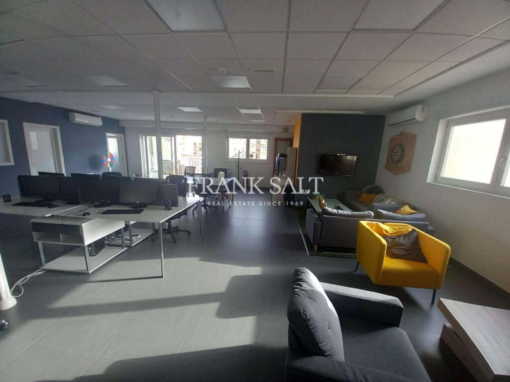 Oficina en Sliema, Malta 237 m² No. 12304