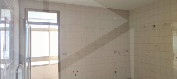 3 rooms Apartment in Bari, Italy No. 29107 4