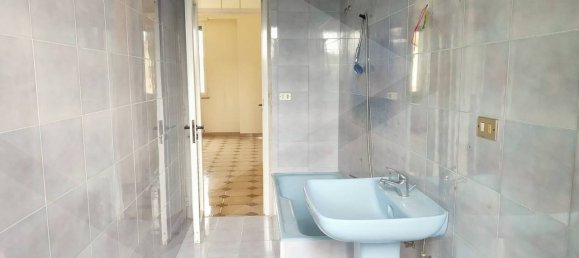 3 rooms Apartment in Bari, Italy No. 29107 15