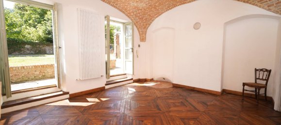 6 bedrooms House in Brusasco, Italy No. 335123 8