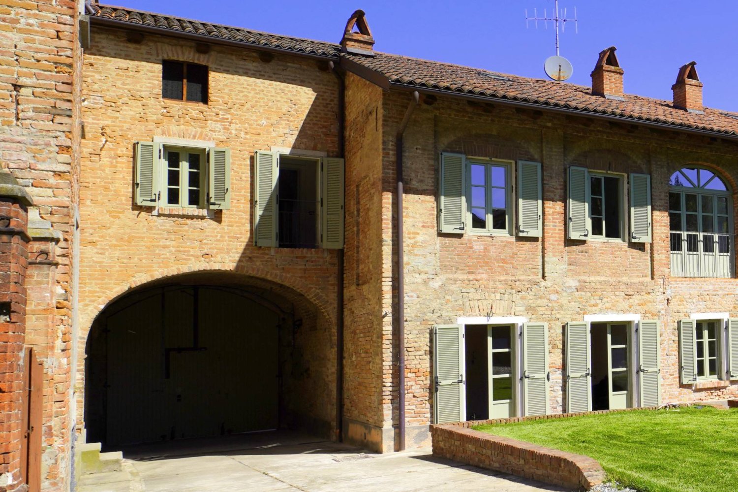 6 bedrooms House in Brusasco, Italy No. 335123