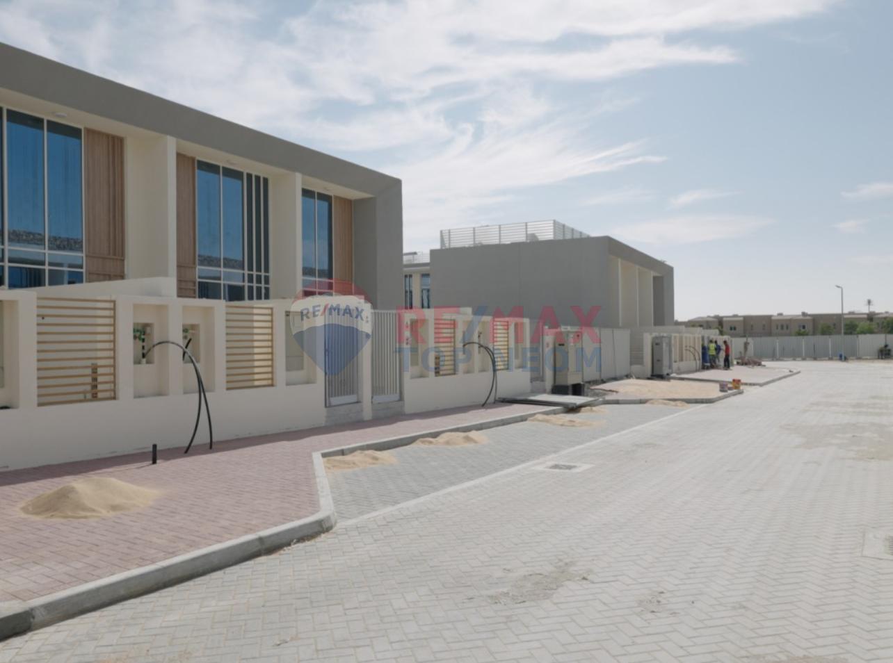 Adosado de 2 dormitorios en Dubai Land, UAE No. 52817