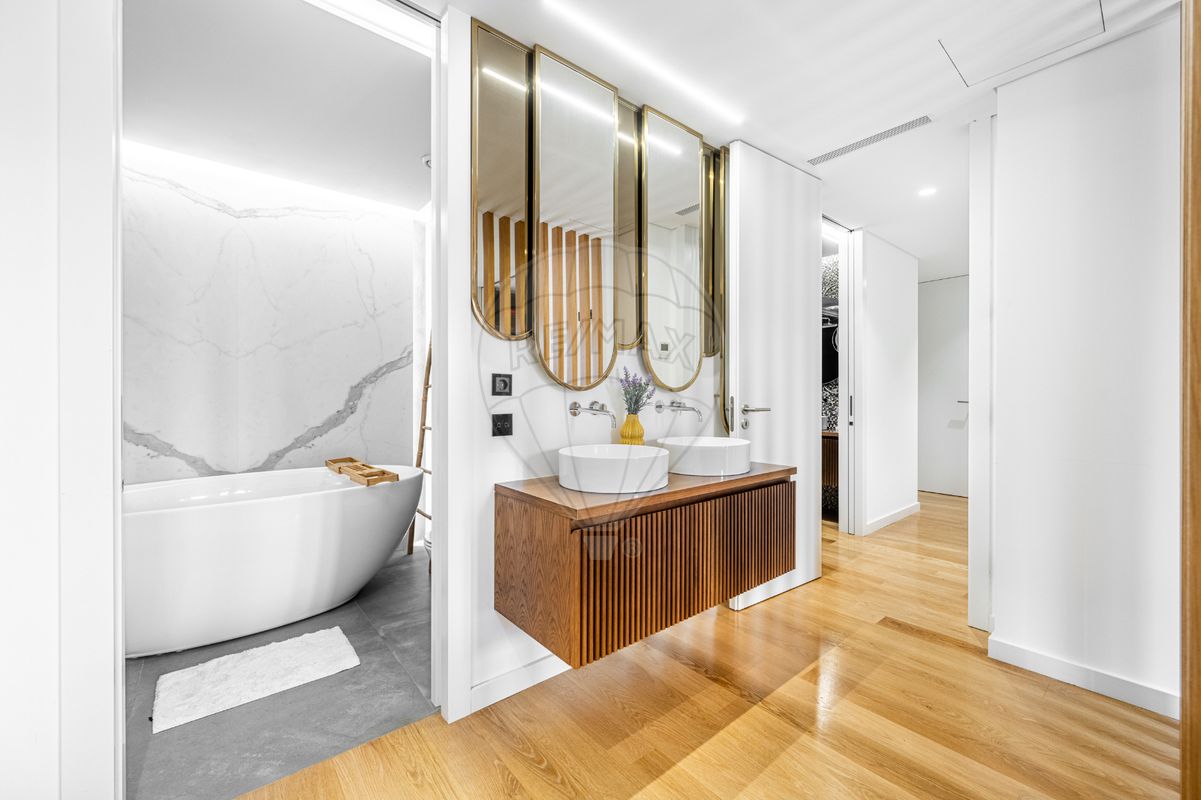 4 bedrooms Duplex in Porto, Portugal No. 140347