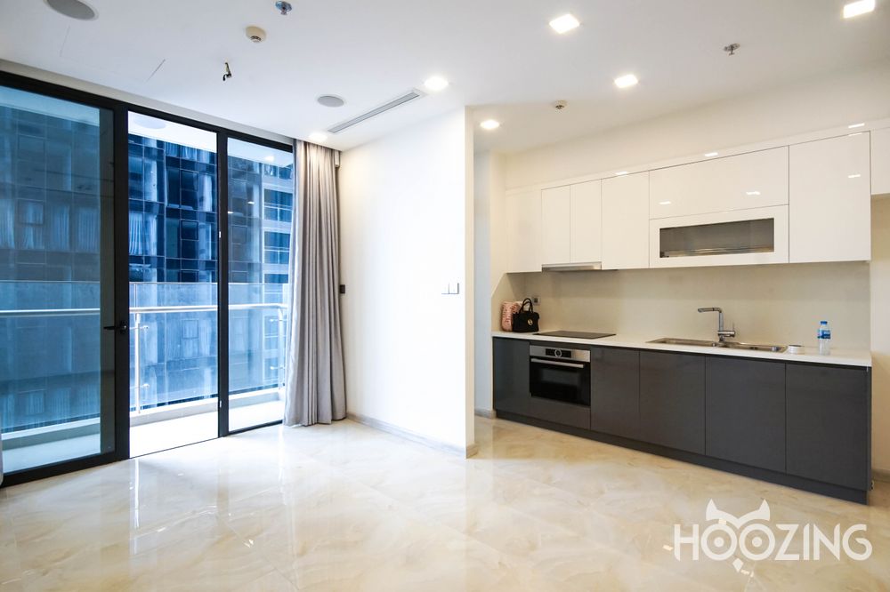 2 rooms Office in District 1, Vietnam No. 17977