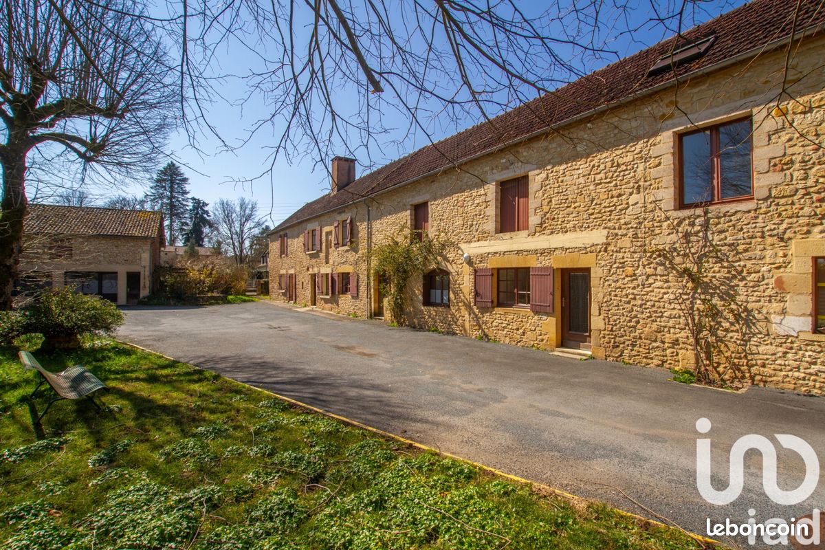 Casa de 15 dormitorios en Le Buisson-de-Cadouin, France No. 97443