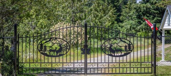 5 bedrooms House in British Columbia, Canada No. 1096 3