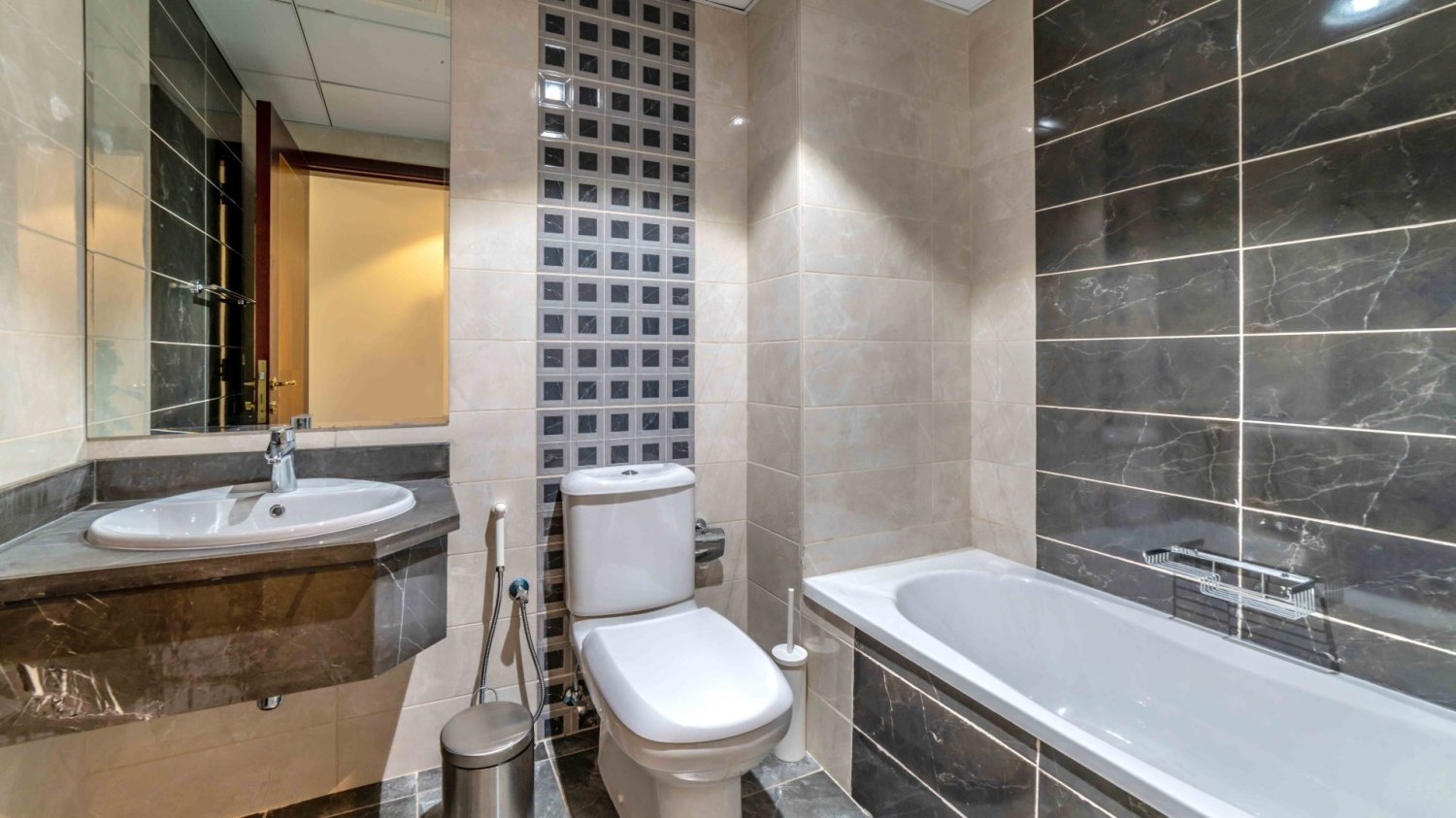 Apartamento de 2 dormitorios en CONQUEROR TOWER, Ajman Industrial Area, UAE No. 61709