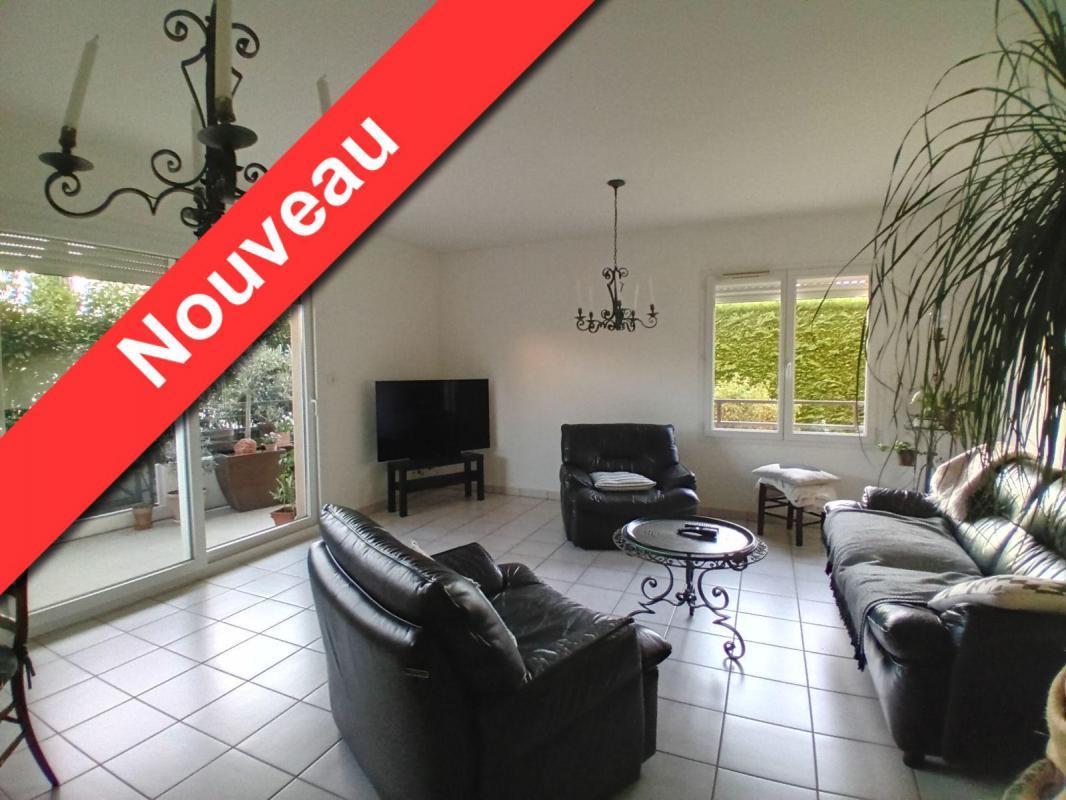 3 chambres Appartement à Savigneux, France No. 268715