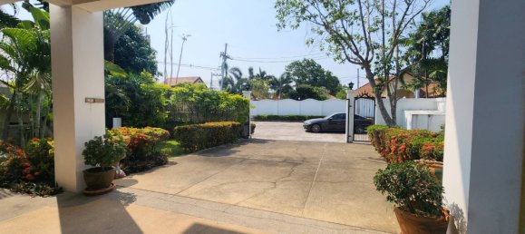 5 bedrooms Cafe / restaurant in Pattaya, Thailand No. 5146 23