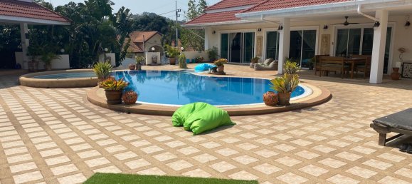 5 bedrooms Cafe / restaurant in Pattaya, Thailand No. 5146 5