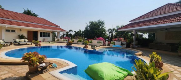 5 bedrooms Cafe / restaurant in Pattaya, Thailand No. 5146 15