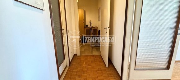 Квартира с 2 комнатами в Лоди, Италия № 216742 6