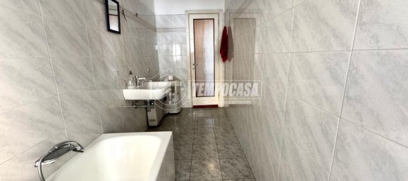 Квартира с 2 комнатами в Лоди, Италия № 216742 7