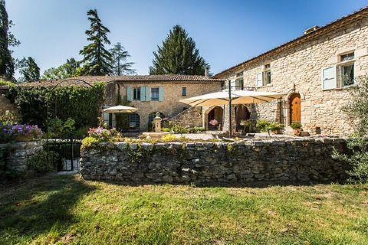 8 bedrooms House in Mane, France No. 31892