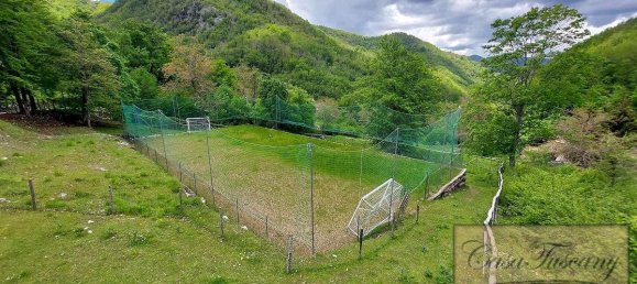 4 bedrooms House in Molazzana, Italy No. 698 2