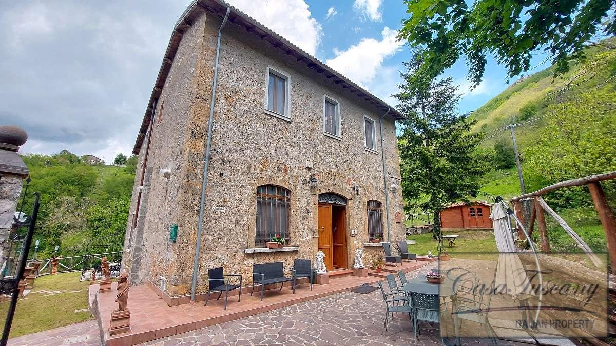 4 bedrooms House in Molazzana, Italy No. 698