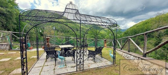 4 bedrooms House in Molazzana, Italy No. 698 4