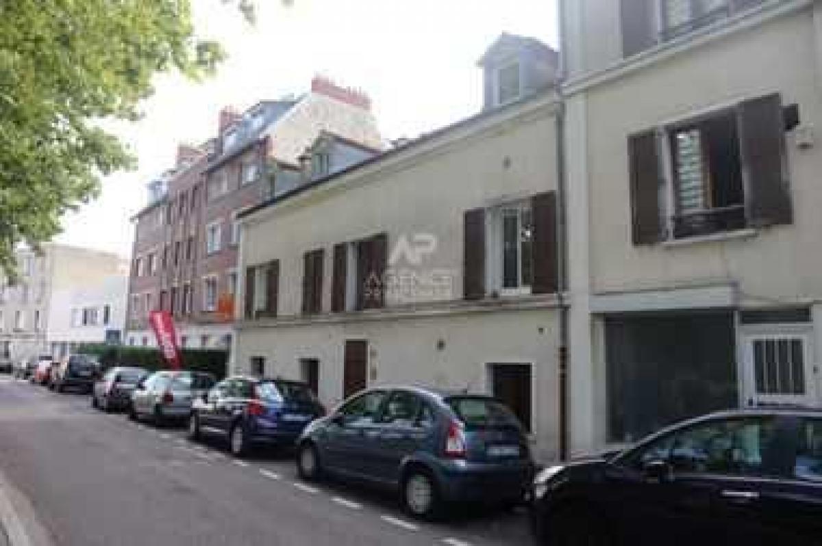 Studio in the Condo in Chatou, France No. 27144