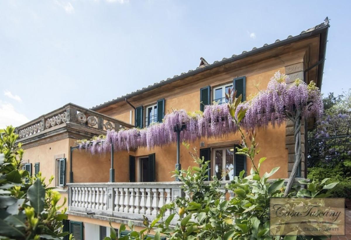 5 bedrooms Villa in Montecatini Terme, Italy No. 345