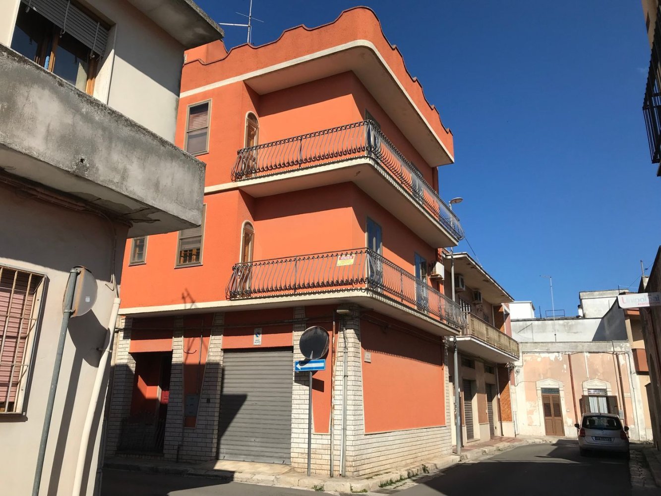 4 rooms House in Cellino San Marco, Italy No. 37458