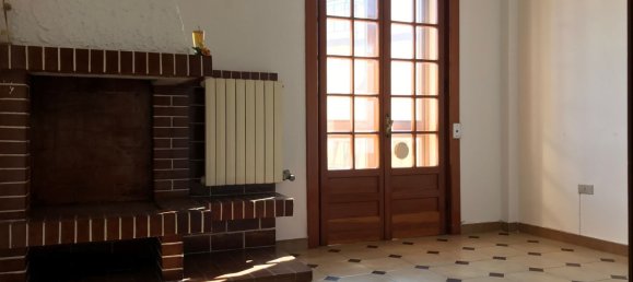 4 rooms House in Cellino San Marco, Italy No. 37458 5