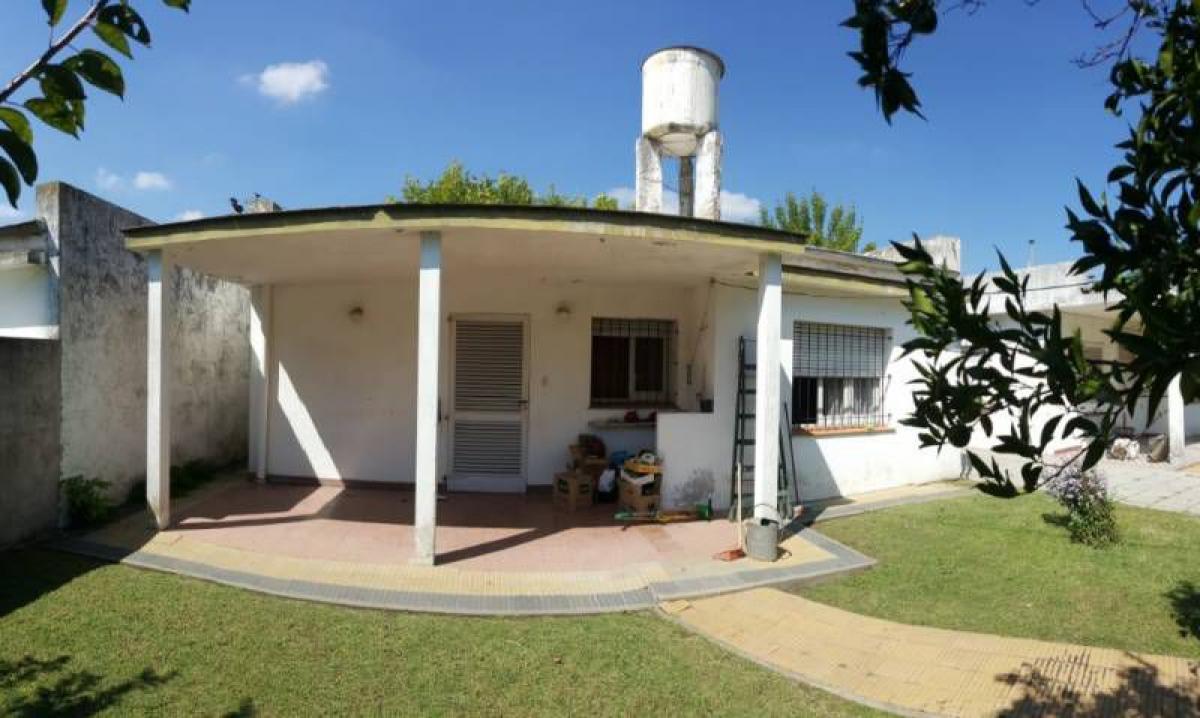 2 bedrooms House in General Las Heras, Argentina No. 6755