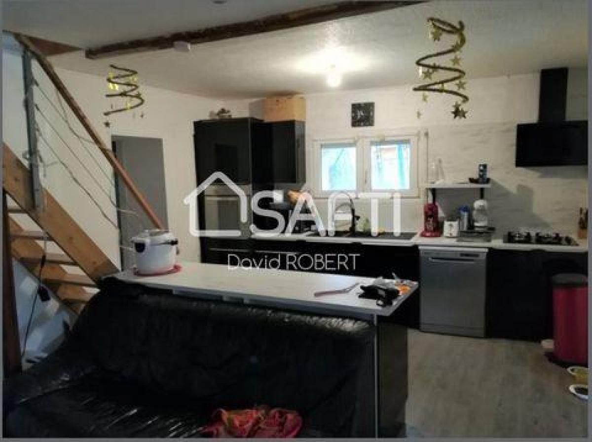 Casa de 3 dormitorios en Huismes, France No. 5307