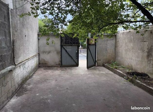 Casa de 4 dormitorios en Ivry-sur-Seine, France No. 277264