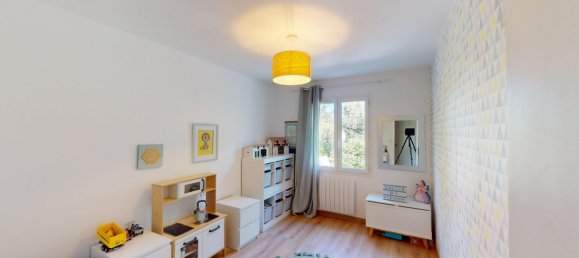 4 bedrooms House in Saint-Caprais-de-Bordeaux, France No. 101277 12