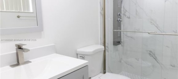 3 Schlafzimmer Doppelhaus in Miami, USA, Nr. 614867 9