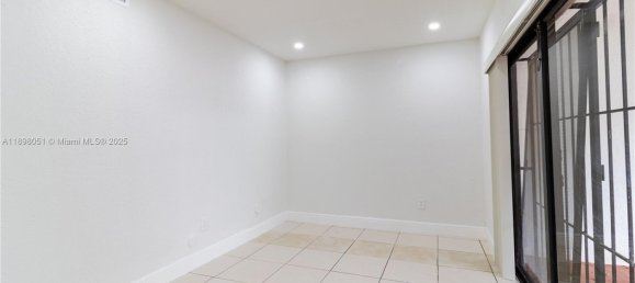 3 Schlafzimmer Doppelhaus in Miami, USA, Nr. 614867 16