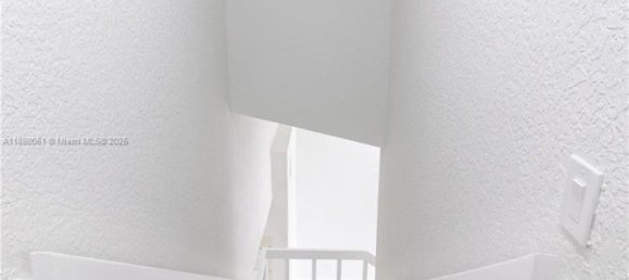 3 Schlafzimmer Doppelhaus in Miami, USA, Nr. 614867 12