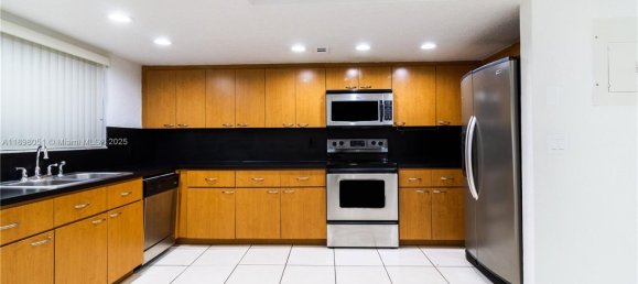 3 Schlafzimmer Doppelhaus in Miami, USA, Nr. 614867 6