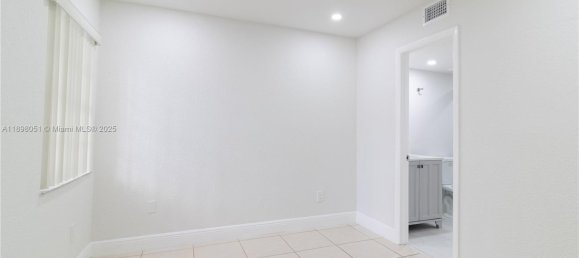 3 Schlafzimmer Doppelhaus in Miami, USA, Nr. 614867 13