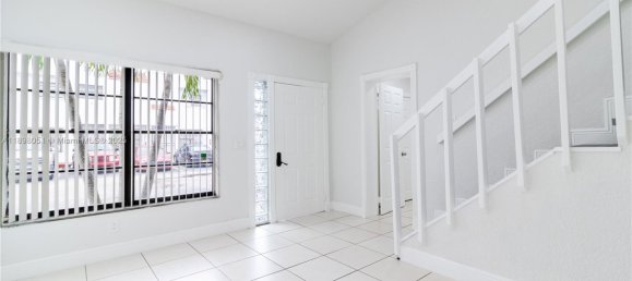 3 Schlafzimmer Doppelhaus in Miami, USA, Nr. 614867 2