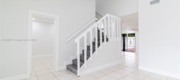 3 Schlafzimmer Doppelhaus in Miami, USA, Nr. 614867 3