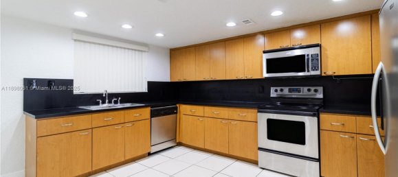 3 Schlafzimmer Doppelhaus in Miami, USA, Nr. 614867 5