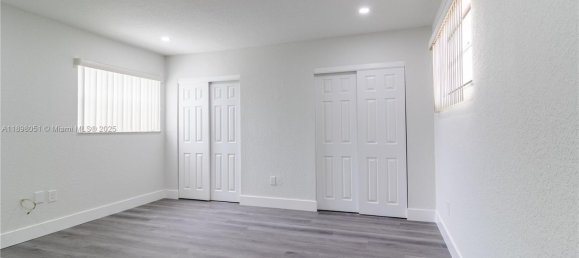 3 Schlafzimmer Doppelhaus in Miami, USA, Nr. 614867 10
