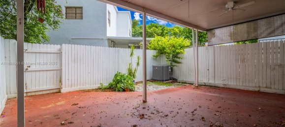 3 Schlafzimmer Doppelhaus in Miami, USA, Nr. 614867 18