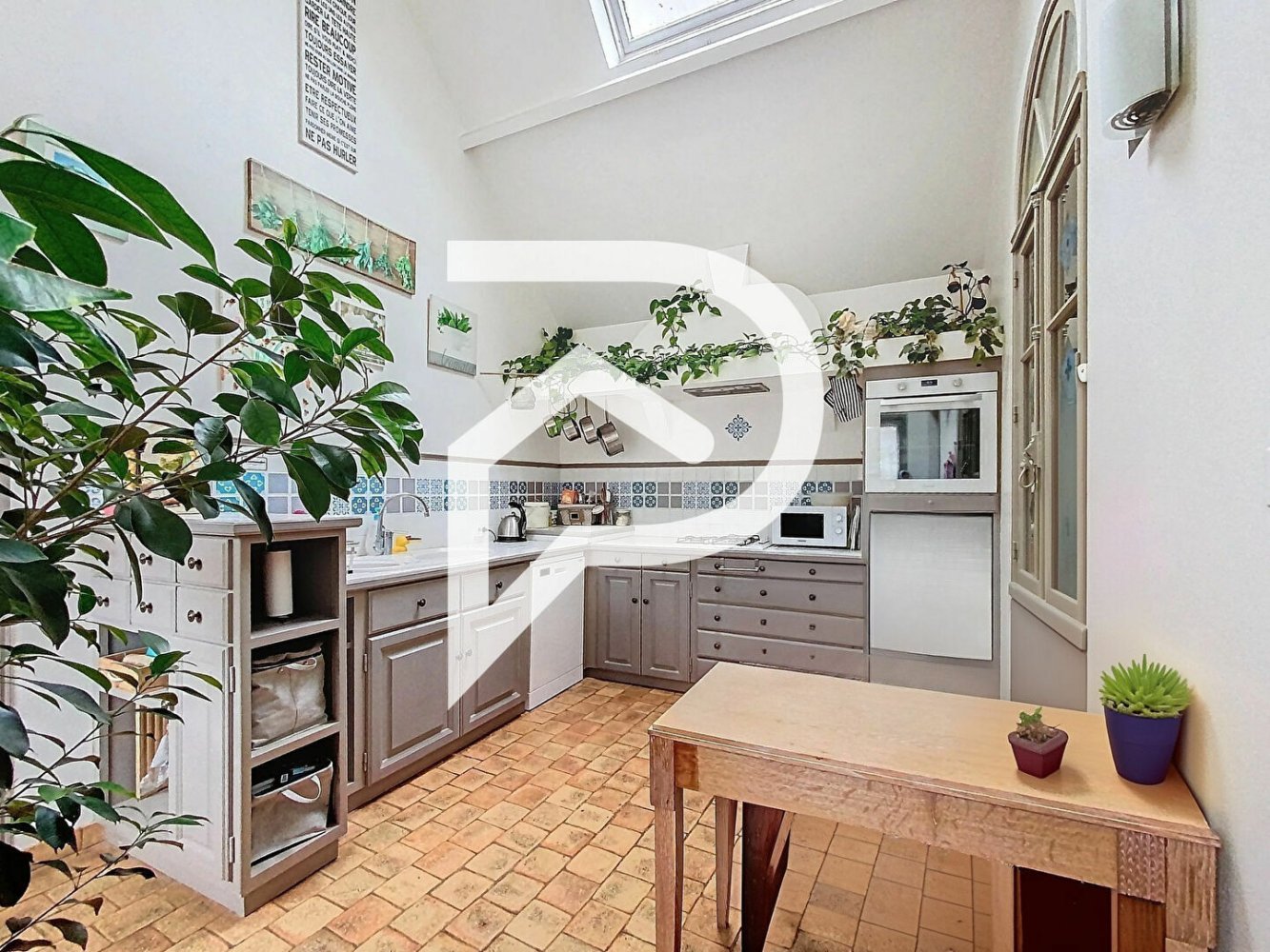 Casa de 3 dormitorios en Laons, France No. 215602