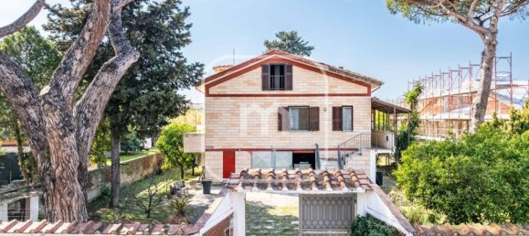 4 rooms Villa in Rome, Italy No. 11145 3