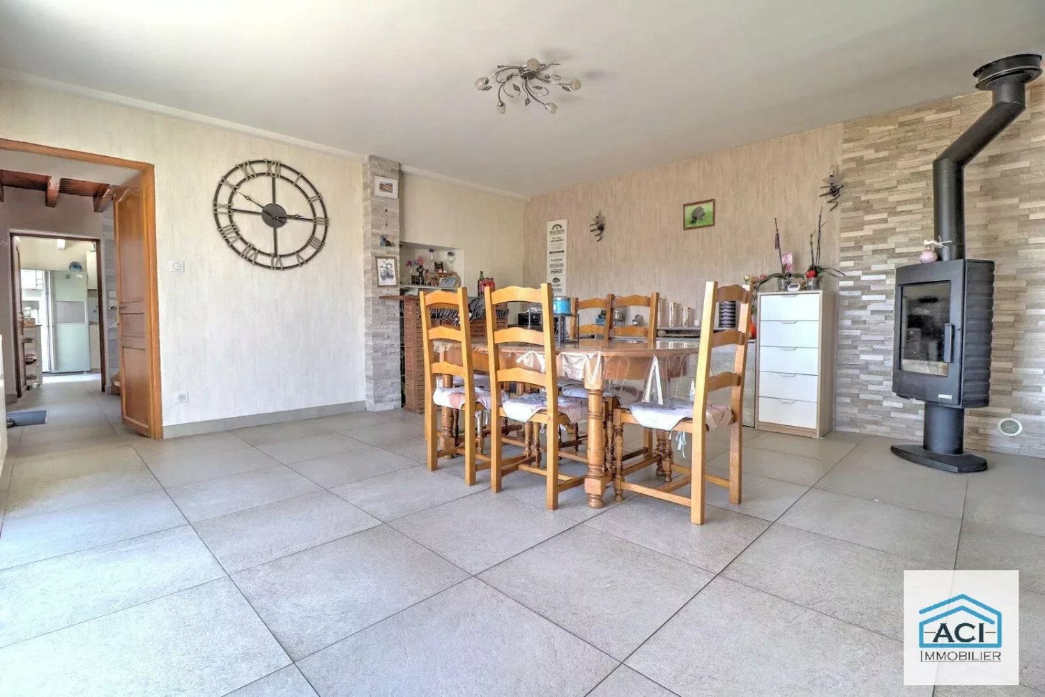 6 chambres Châteaux à Serpaize, France No. 355457