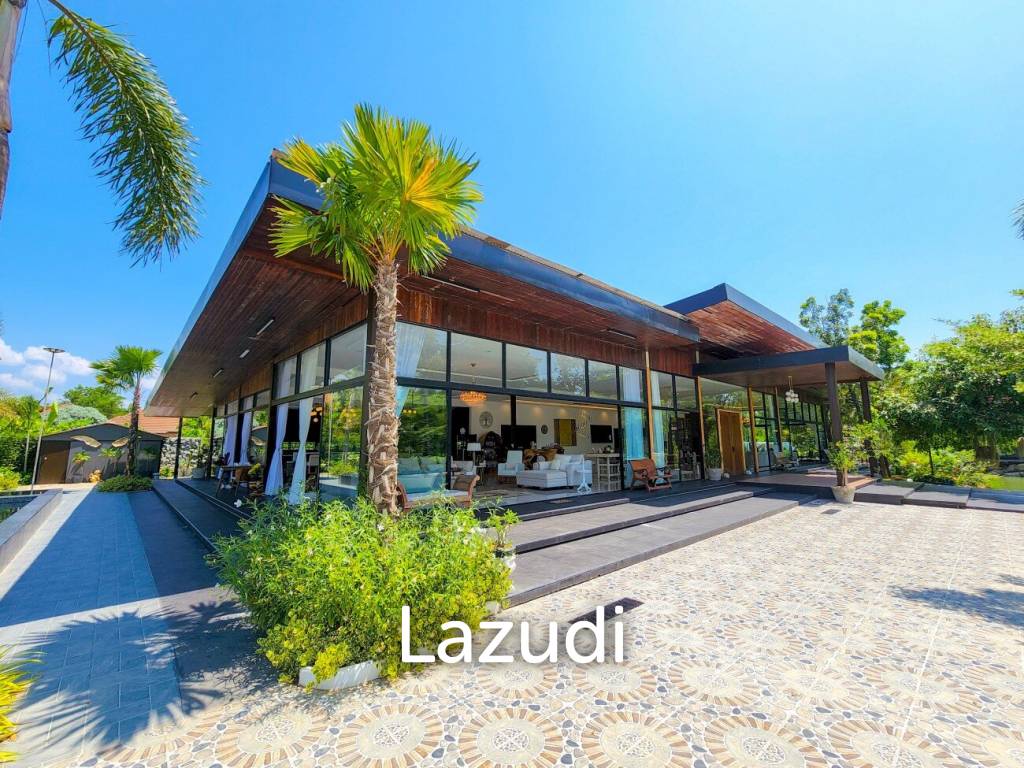 6 bedrooms Villa in Pattaya, Thailand No. 16765