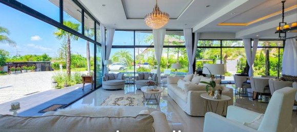 6 bedrooms Villa in Pattaya, Thailand No. 16765 2
