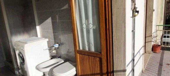 Квартира с 3 комнатами в Ареццо, Италия № 196311 2